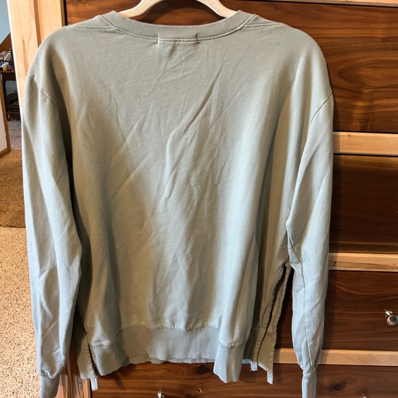 Lt army green sweatshirt, sz small, slits up sides - Picture 1 of 4
